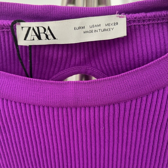 Bright Purple Bodycon Dress with sexy Back cutout - Picture 5 of 5